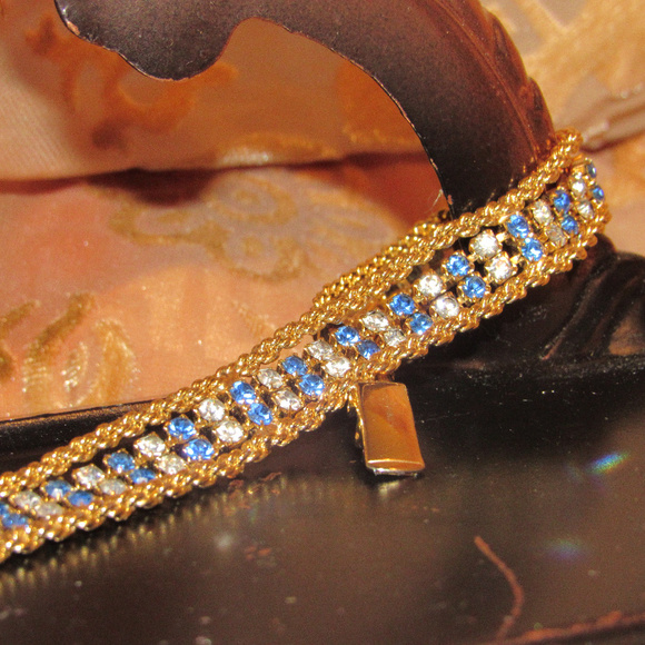 Delicate Blue Crystal Rhinestone Bracelet EUC - Picture 12 of 12
